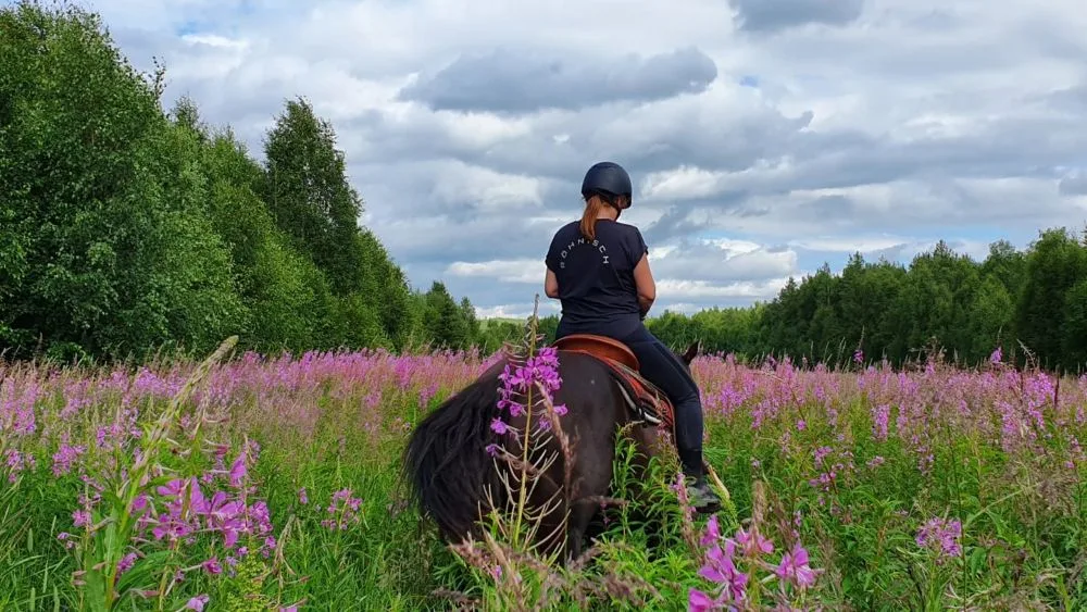 Top 6 Wellness Retreat Trends for Women in 2025 10 Traveling Bouquet